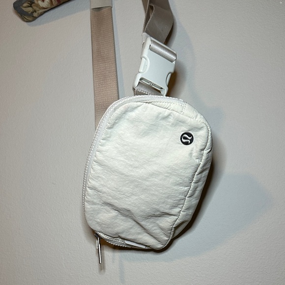 lululemon athletica Handbags - Lululemon Athletica White Belt Bag